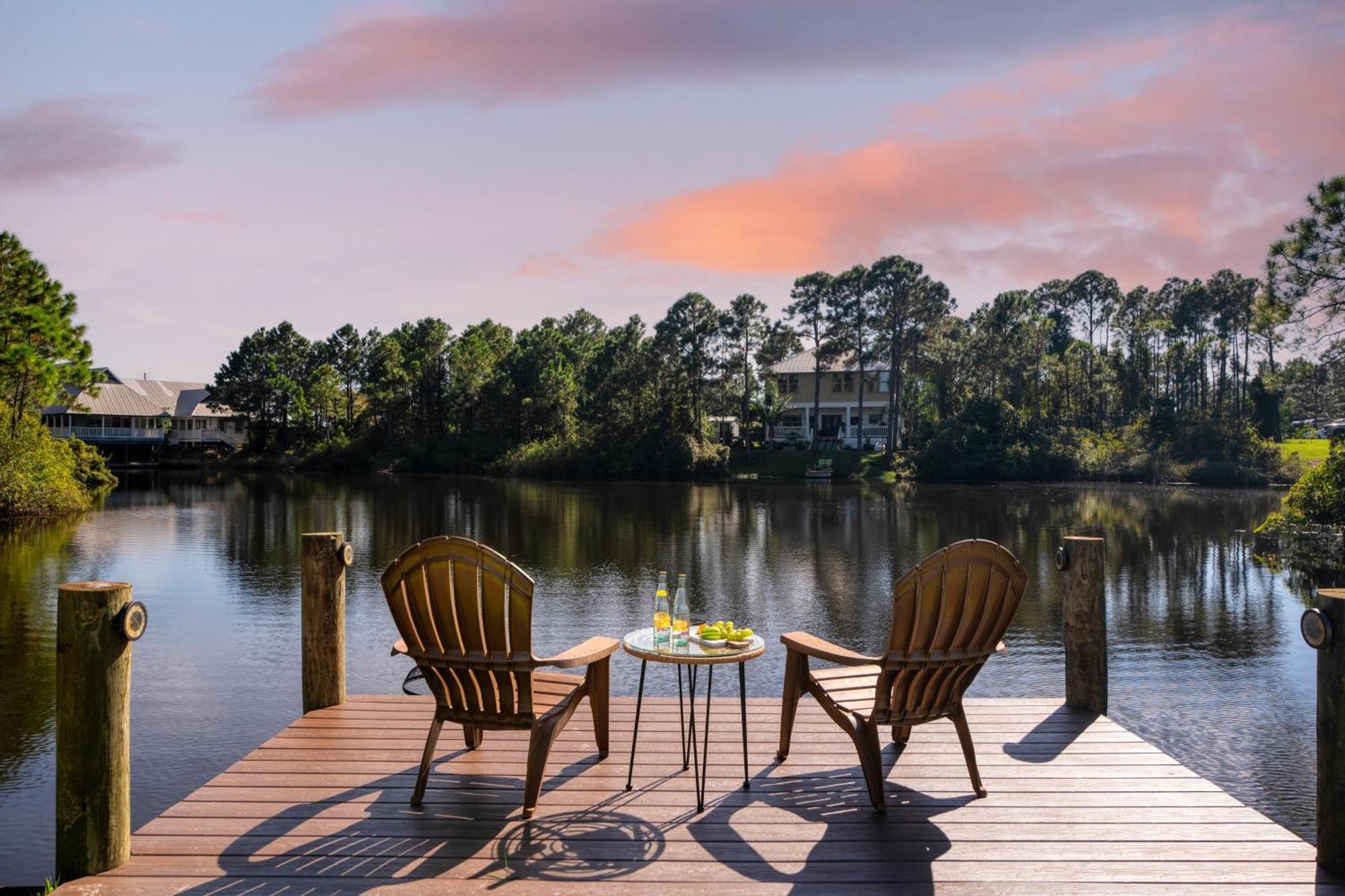 Edgewater By Avantstay Gorgeous Character Lakefront Home W Private Dock Дестін Екстер'єр фото